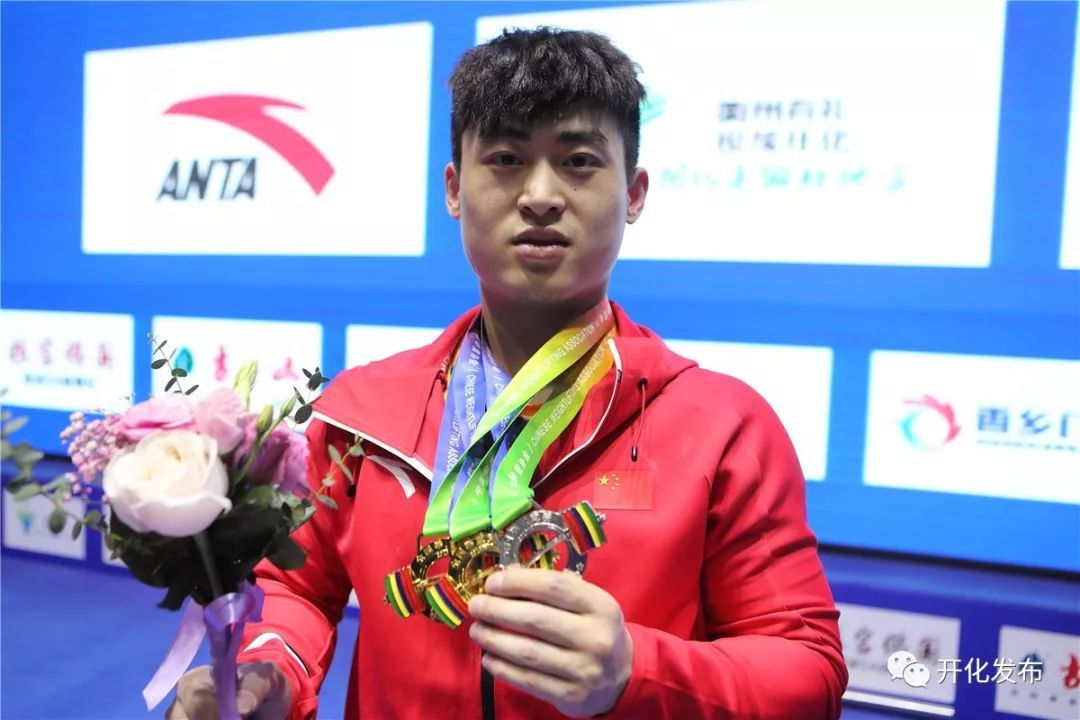 爱游戏大厅-包含竞猜热点球员突破自我，表现堪称完美的词条