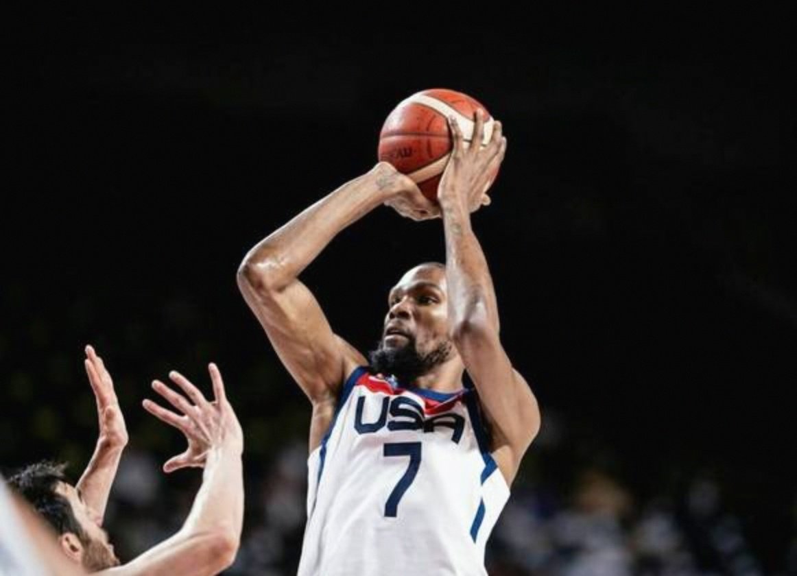 辽宁队鏖战魔术，东契奇关键制胜