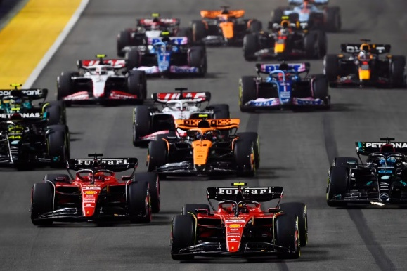 红牛车队险胜哈斯车队，汉密尔顿点燃赛场