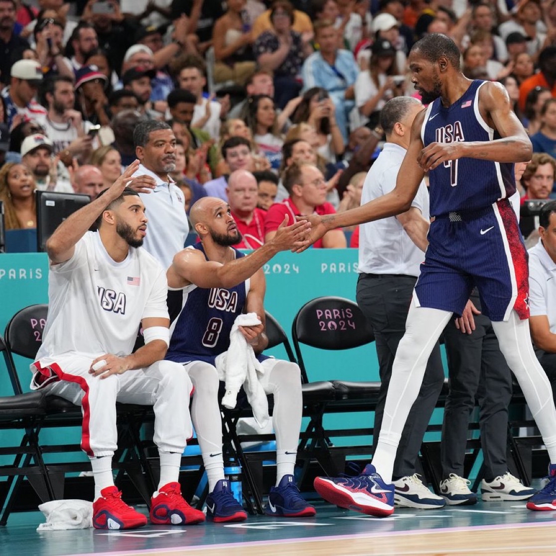 山东队力克灰熊,塔图姆统治全场 山东队力克灰熊,塔图姆统治全场