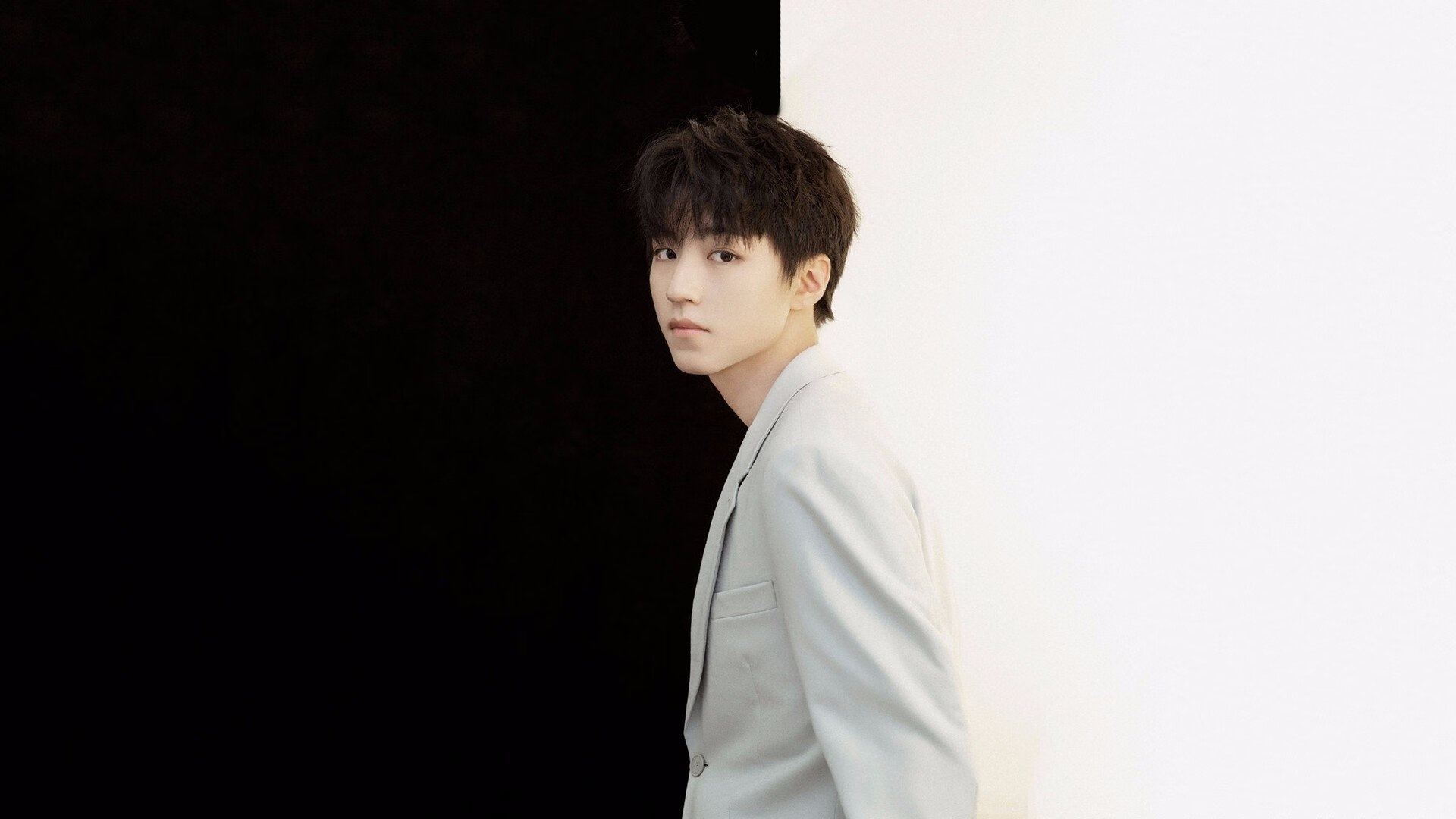 美网硬地风暴，梅德韦杰夫以智慧横扫澳网冠军，关键制胜分奠定王者地位