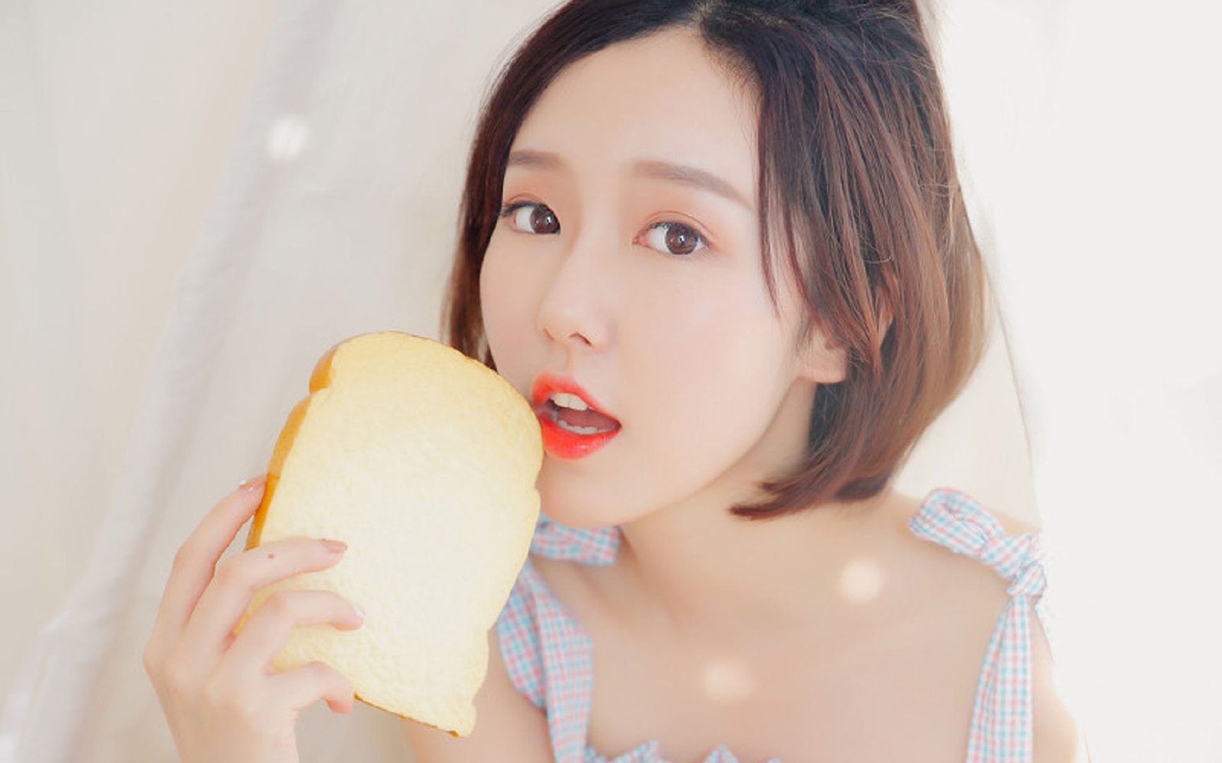 爱游戏官网-羽坛双星辉映，日本队逆转泰国队创奇迹，陈雨菲破纪录铸就传奇